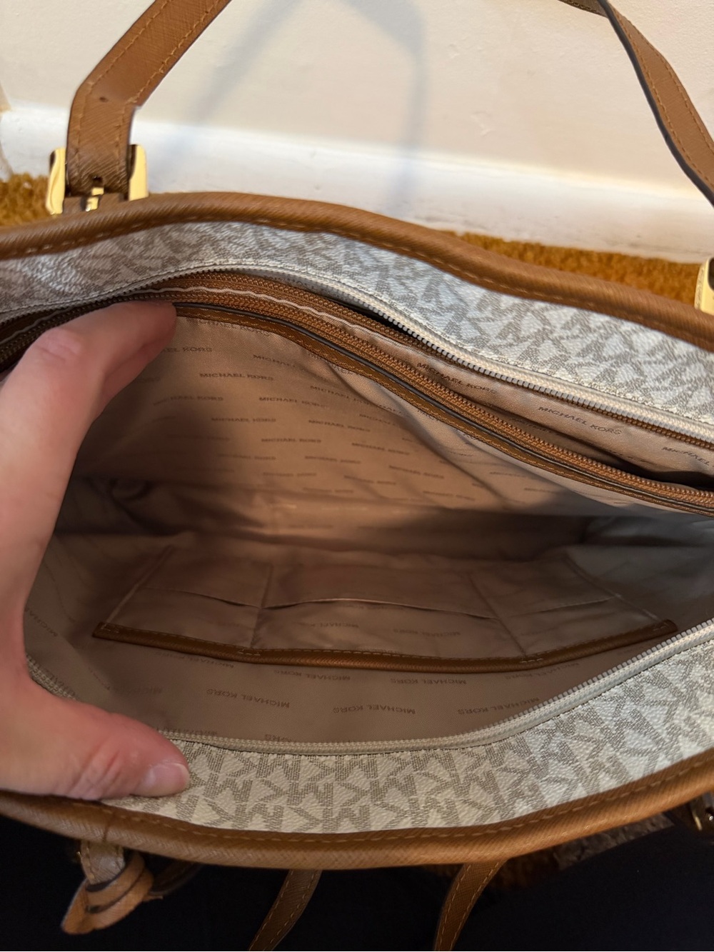 Michael Kors Large Tote - Picture 5 of 8